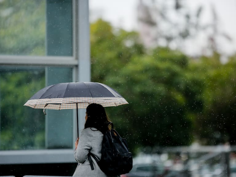 ¿Lluvia en la Región Metropolitana para este fin de semana? Revelan la zona donde podría precipitar y la cantidad de mm