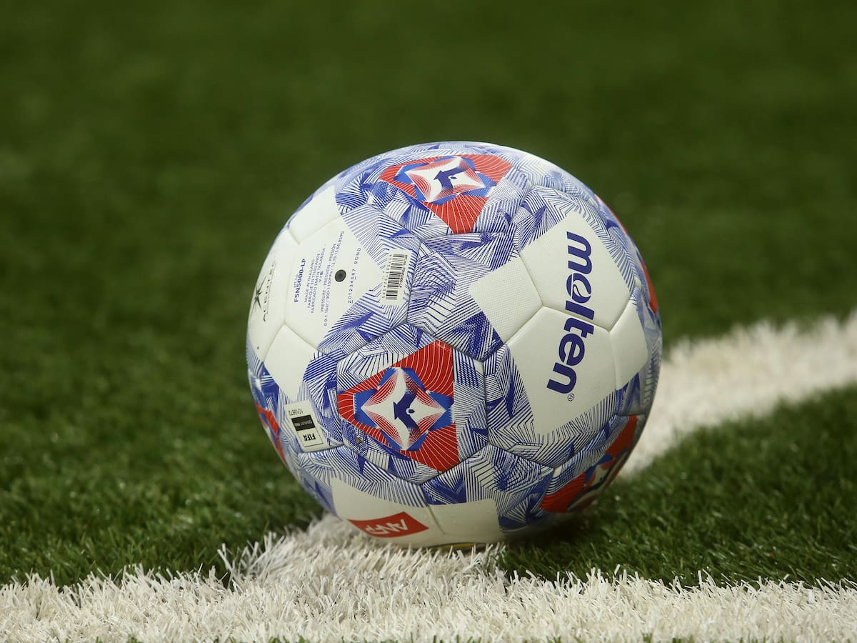 Un emblemático club del fútbol chileno se quedará sin competir en 2026: crisis total