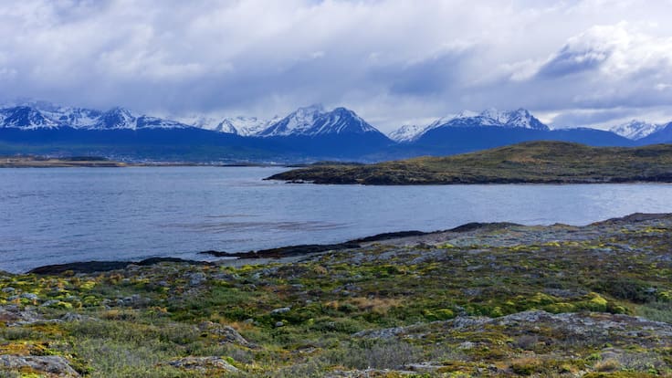 Tragedia en Ushuaia: chileno muere tras caer por un barranco en Argentina