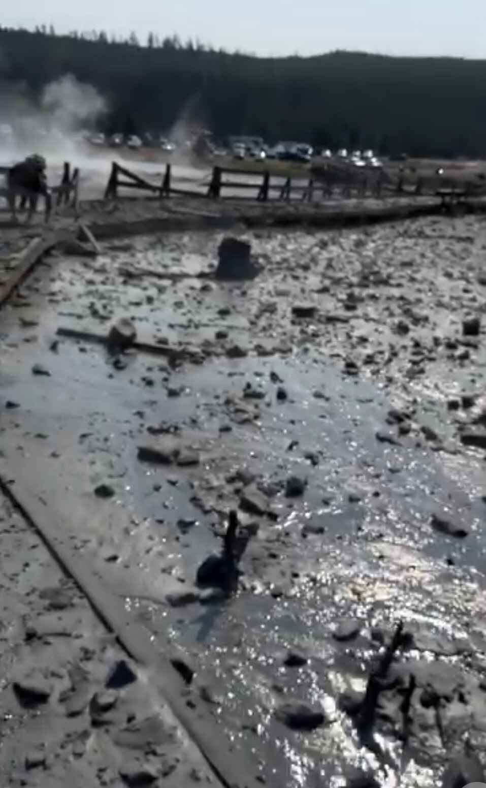 Registran sorprendente y poderosa explosión en parque de Yellowstone, Estados Unidos