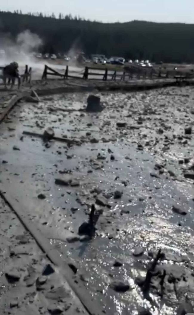 Registran sorprendente y poderosa explosión en parque de Yellowstone, Estados Unidos
