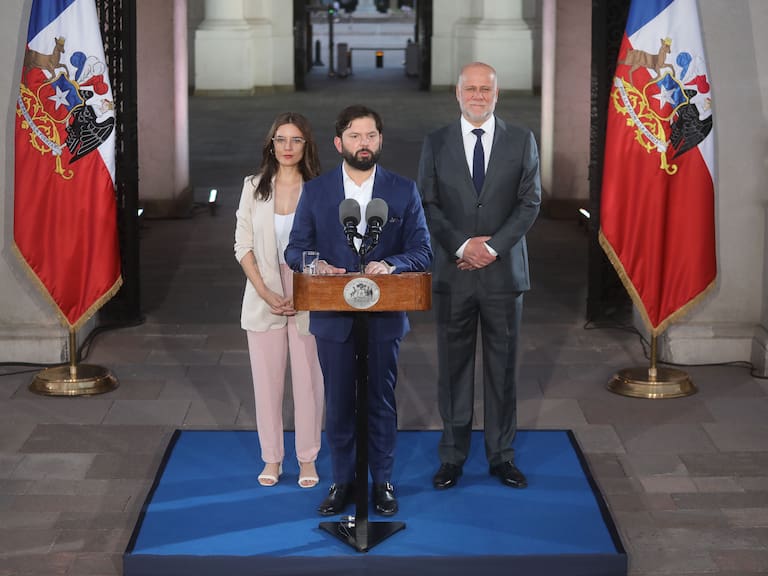 Presidente Boric felicita a Jara y Kast por pasar a segunda vuelta y los llama a tener un debate “con altura de mira”