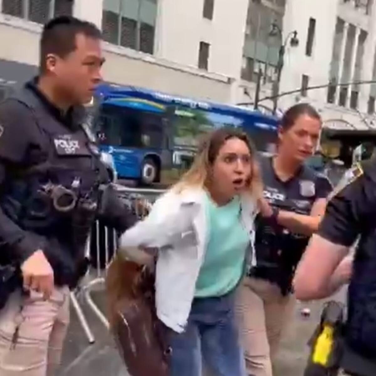 ¡Dramático registro! Chilena fue detenida en Estados Unidos en medio de desesperadas súplicas por su hija