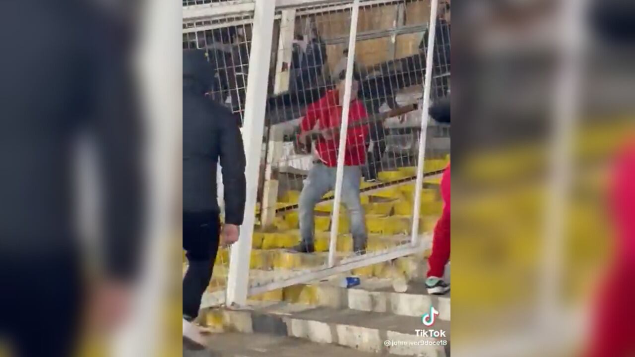 Hinchas de River Plate denuncian malos tratos en el Monumental y Colo Colo se expone a castigo de Conmebol