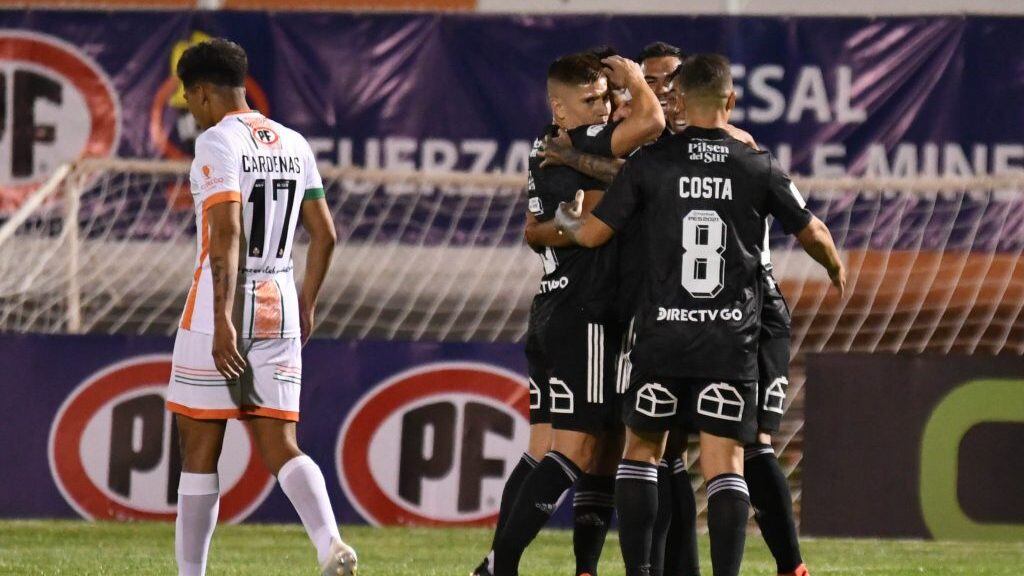 03 DE ABRIL 2021 / El SALVADOR Jugadores de Colo Colo celebran el 1-0  ,durante el partido valido por la fecha 2 del Campeonato Nacional AFP PlanVital 2021 ,entre Cobresal vs Colo Colo , disputado en el Estadio El Cobre 
FOTO CAMILO ALFARO / AGENCIAUNO