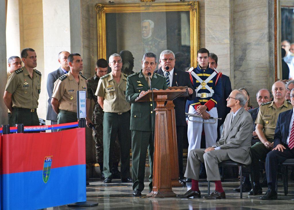 Walter Souza Braga Netto en sus tiempos de comandante militar