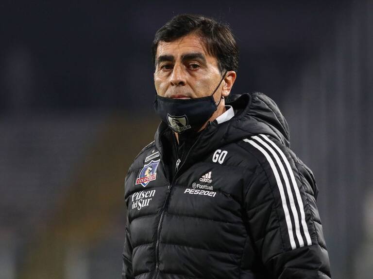 Gustavo Quinteros y el gran nivel de Colo Colo: «Si perdemos puntos será porque el rival propone algo distinto»