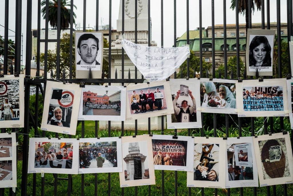 Recuerdo a víctimas de la dictadura en la capital de Argentina