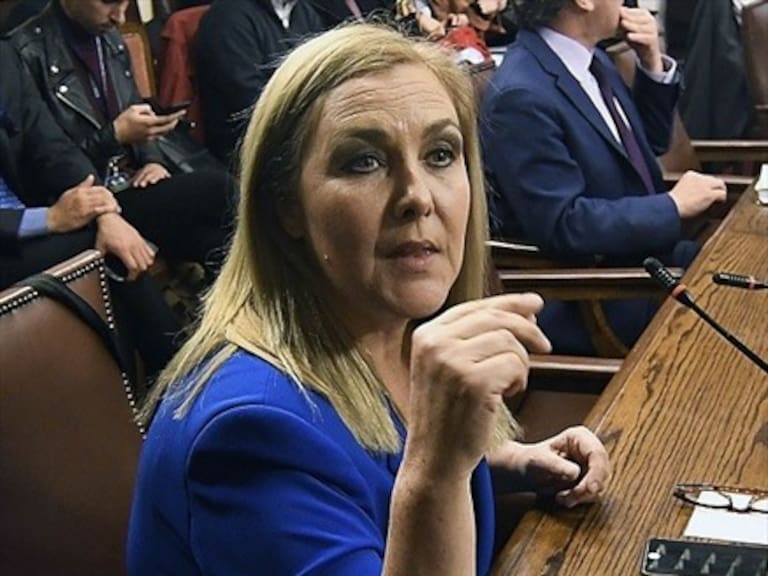 Pamela Jiles arremete con decálogo contra Gabriel Boric y Maite Orsini
