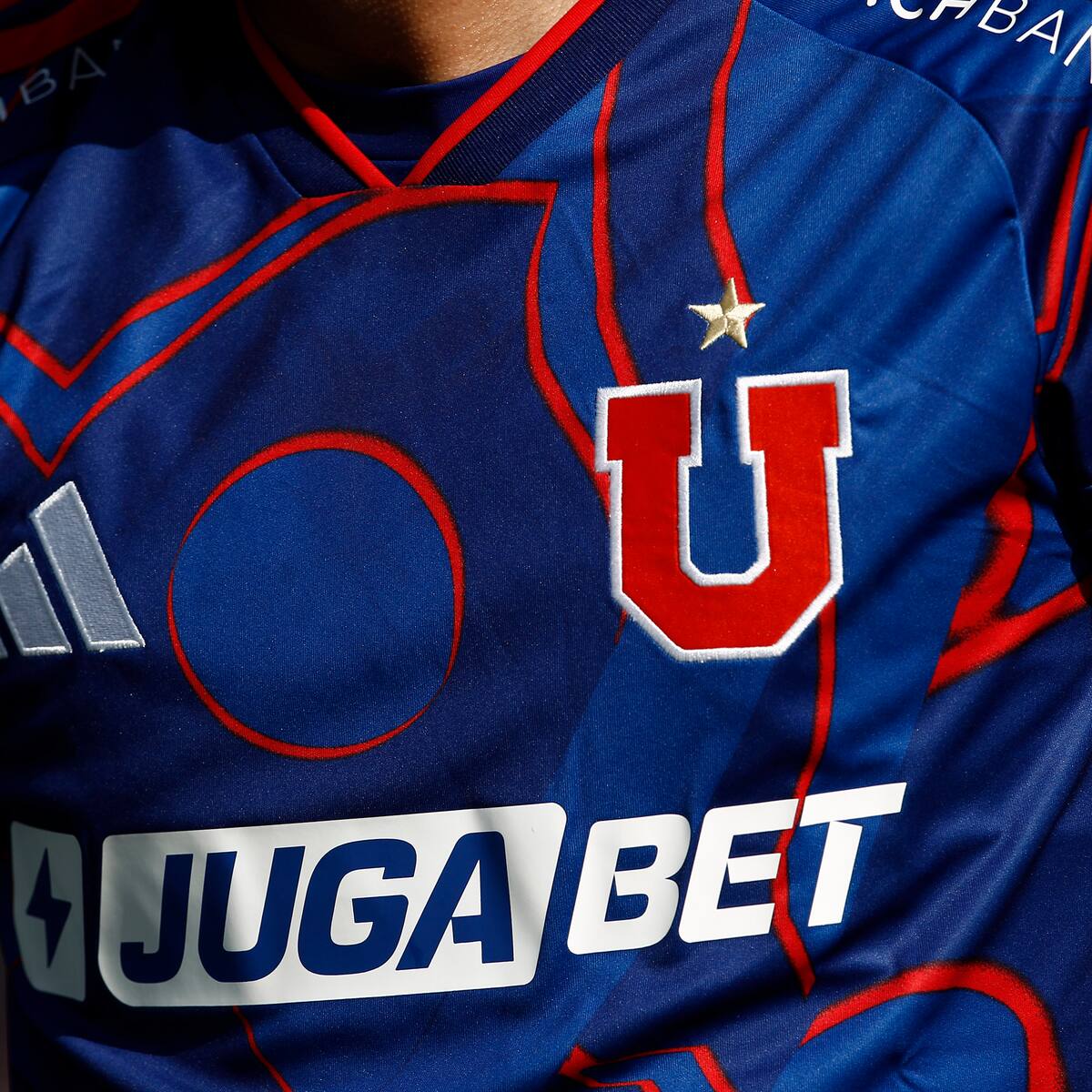 Universidad de Chile denuncia a Azul Azul por incumplimiento en el uso de los símbolos de la casa de estudios: “Es inaceptable”