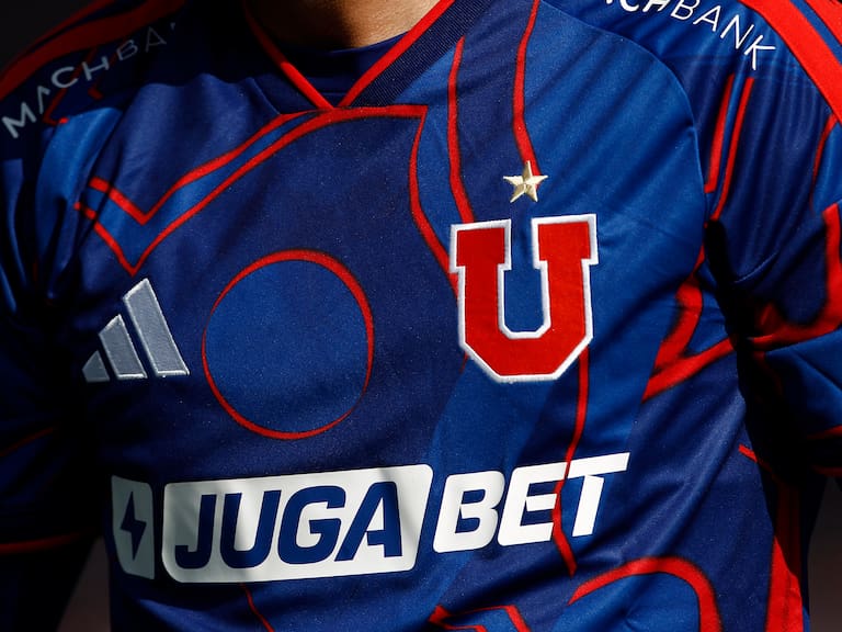 Universidad de Chile denuncia a Azul Azul por incumplimiento en el uso de los símbolos de la casa de estudios: “Es inaceptable”