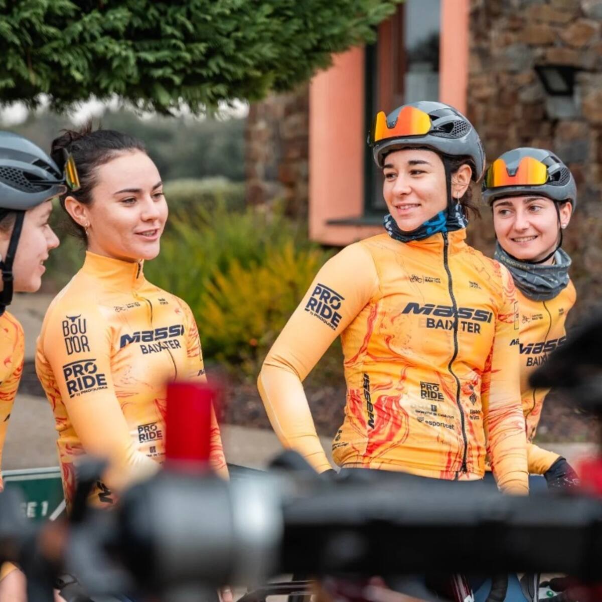 Ciclista española quedó asombrada con Santiago y se ilusiona con visitar otra zona de Chile: “He leído mucho de ese lugar”