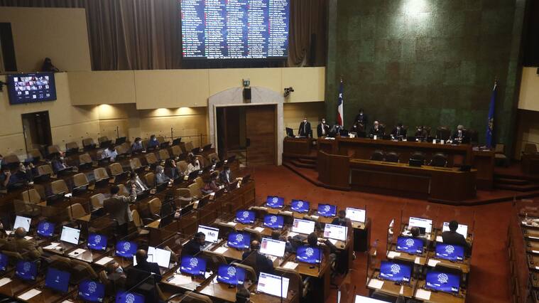 29 DE ABRIL DE 2021/VALPARAISOVista general de la sesion de la Camara de Diputados, que discute el proyecto que permite establecer primero el apellido de la madre.
FOTO: LEONARDO RUBILAR CHANDIA/AGENCIAUNO