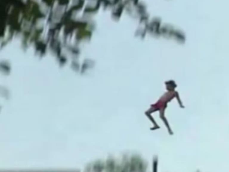 Este ‘piscinazo’ histórico cumple 26 años: el salto a la inmortalidad de Charly García