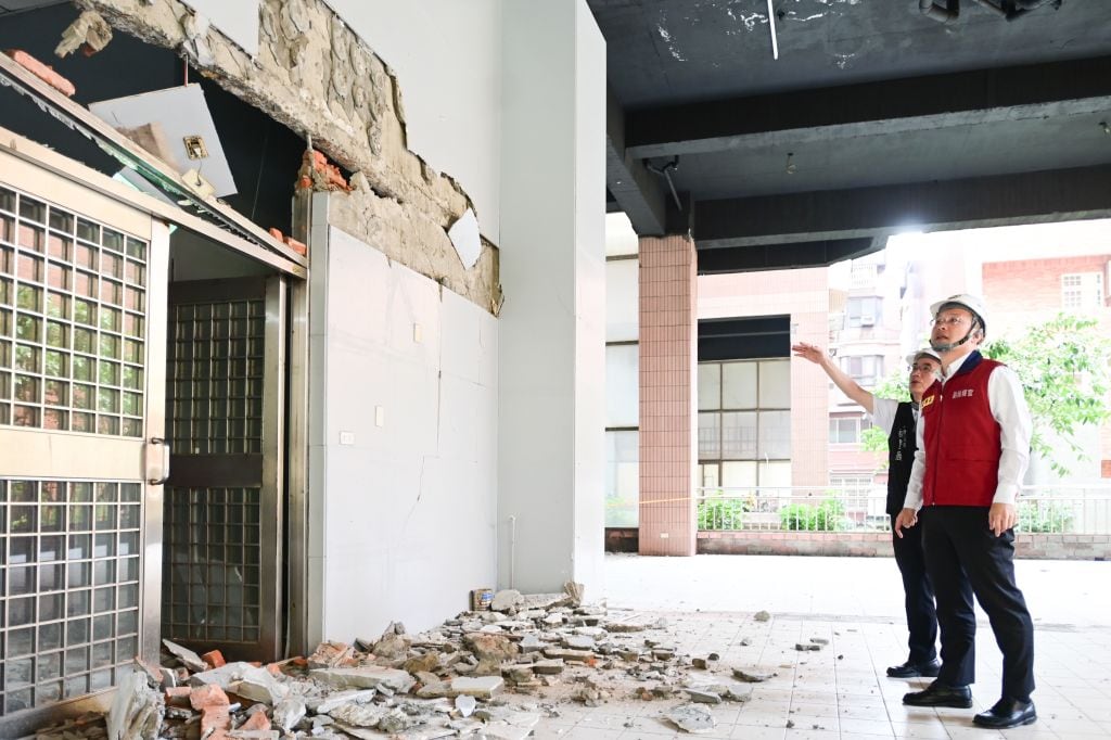 El terremoto de magnitud 7.4 en la costa este de Taiwán provocó graves daños a las estructuras de la ciudad de Hualien.