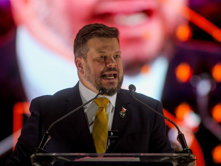 Foto viral del multitudinario cierre de campaña de Kaiser corresponde al acto de Jeannette Jara en Maipú