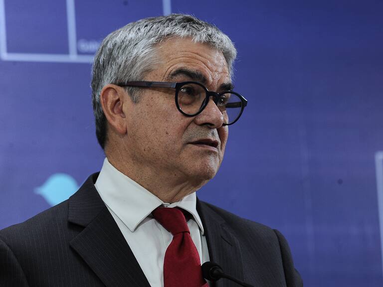 Ministro Marcel niega debilidad institucional tras renuncia del director del SII: “La mano es firme para fiscalizar el pago de impuestos”