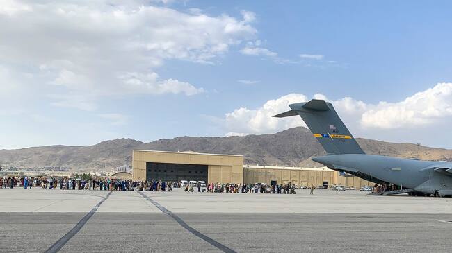 Siguen las evacuaciones en el aeropuerto Hamid Karzai de Kabul