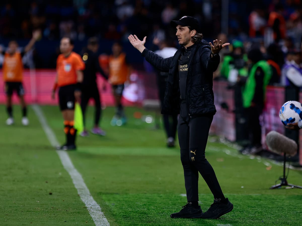 Colo Colo tiene primeros acercamientos con Luis Zubeldia: estos serían los requerimientos del DT