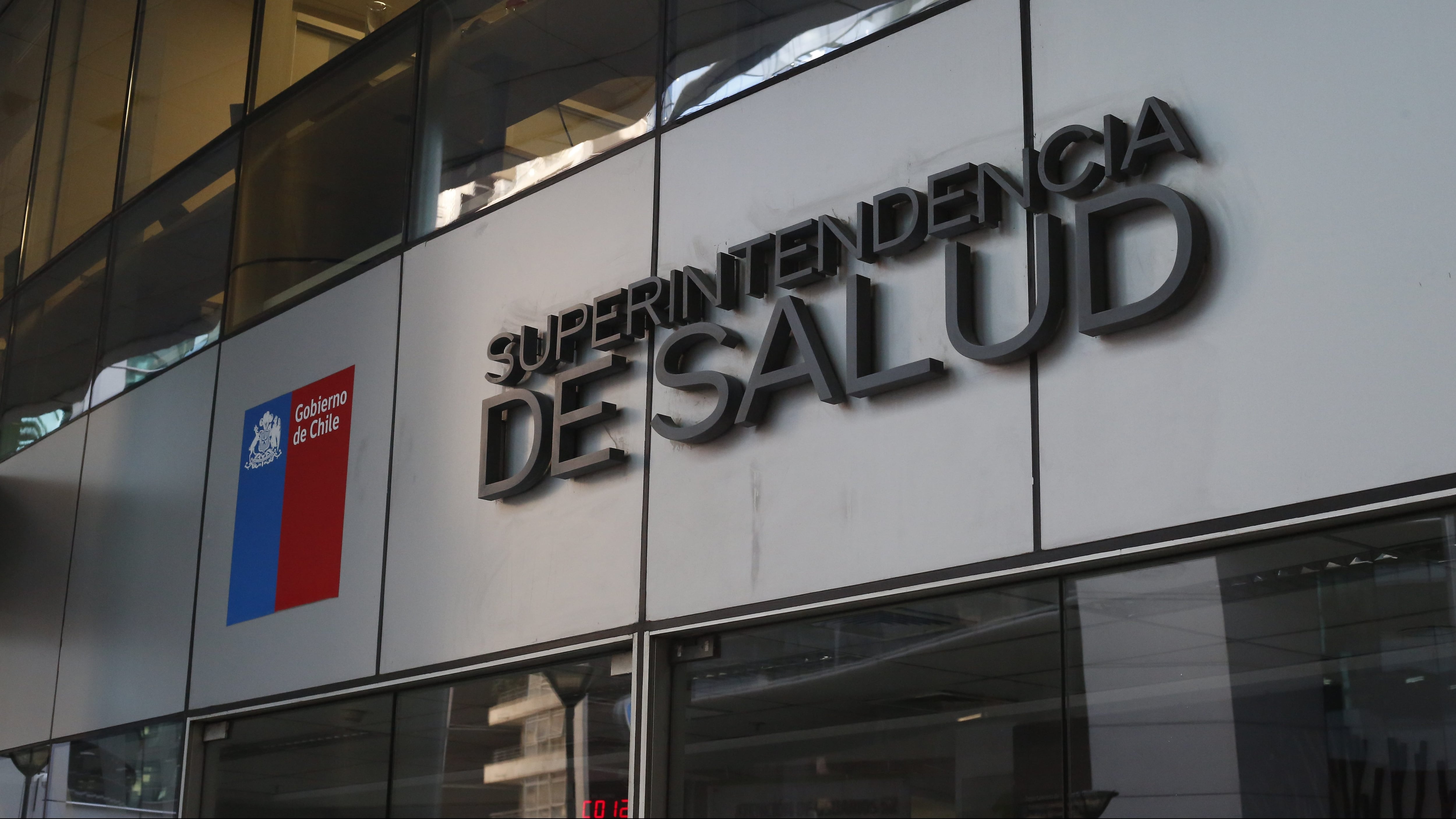 08 de Abril del 2019/SANTIAGO
Fachada de la Superintendencia de Salud.
Luego de la renuncia de el Superintendente Ignacio Garcia Huidobro, en medio de las criticas por el alza de los precios de las Isapres

FOTO:SEBASTIAN BROGCA/AGENCIAUNO
