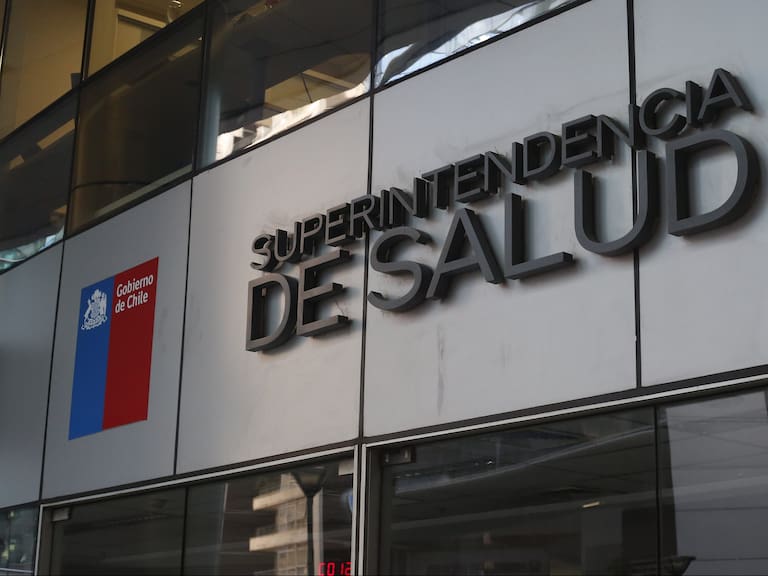 08 de Abril del 2019/SANTIAGO
Fachada de la Superintendencia de Salud.
Luego de la renuncia de el Superintendente Ignacio Garcia Huidobro, en medio de las criticas por el alza de los precios de las Isapres
FOTO:SEBASTIAN BROGCA/AGENCIAUNO