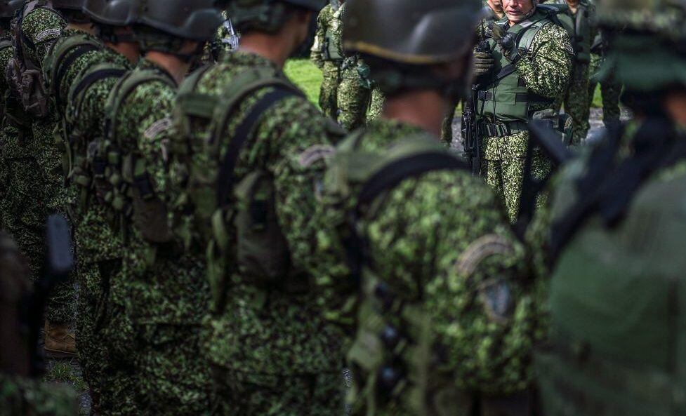 Soldados de Colombia que combaten a narcos y paramilitares