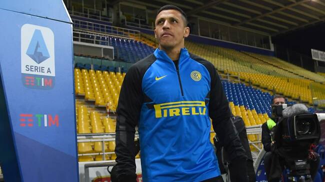 PARMA, ITALY - MARCH 04: Alexis Sanchez of FC Internazionale arrives before the Serie A match between Parma Calcio and FC Internazionale at Stadio Ennio Tardini on March 04, 2021 in Parma, Italy. (Photo by Claudio Villa - Inter/Inter via Getty Images)