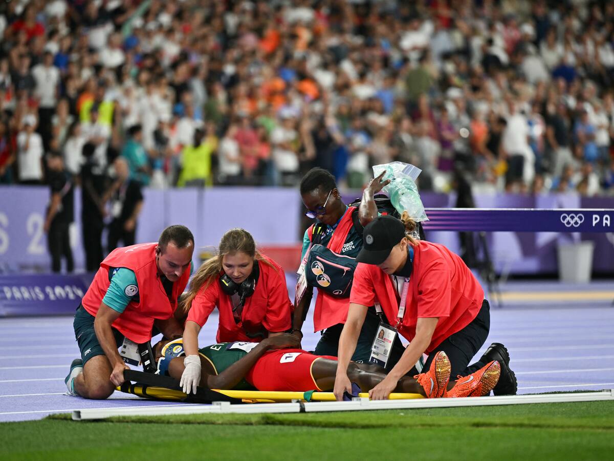 La escalofriante caída que causa impacto en París 2024: atleta quedó inconsciente y fue retirado en camilla