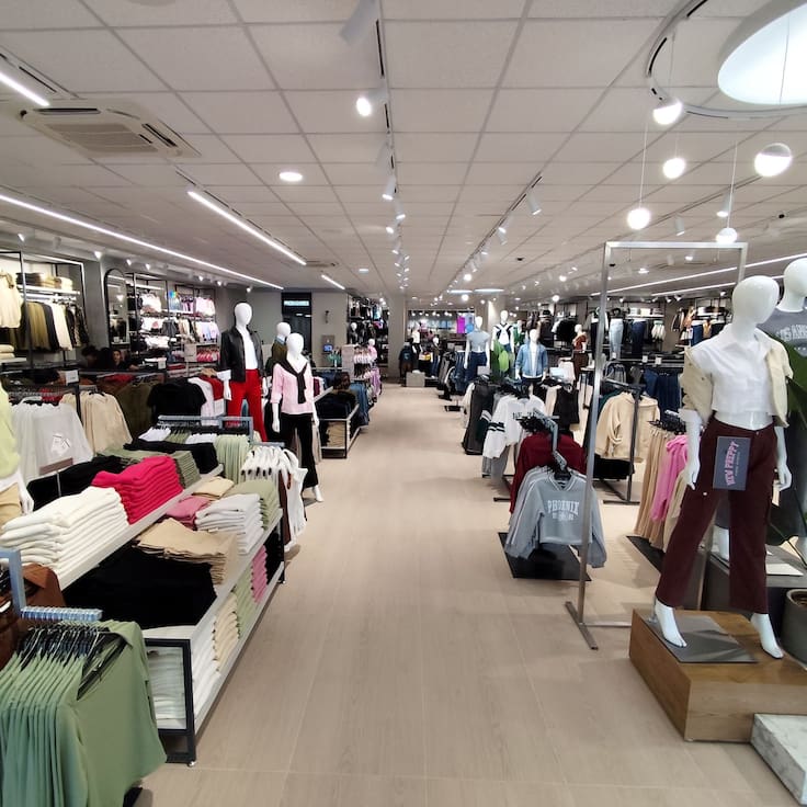 Reconocido tienda de retail lanza remate final con prendas desde $1.000