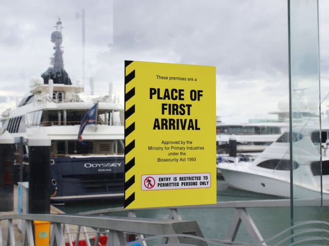 Zona de control para viajeros que llegan al puerto de Auckland