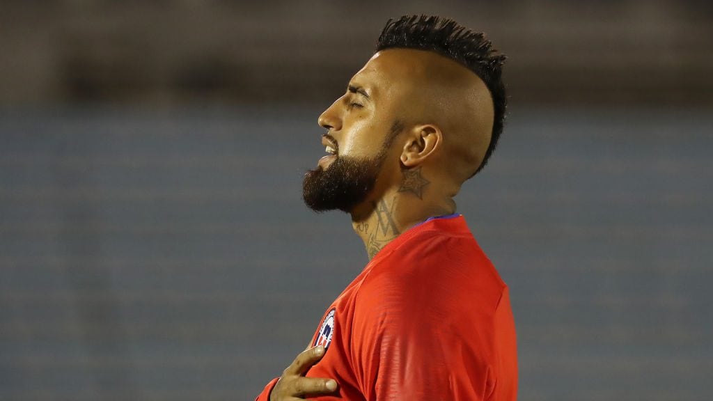 MONTEVIDEO, URUGUAY - OCTOBER 08: Arturo Vidal of Chile sings the national anthem prior to a match between Uruguay and Chile as part of South American Qualifiers for Qatar 2022 at Centenario Stadium on October 08, 2020 in Montevideo, Uruguay. (Photo by Raul Martinez -Pool/Getty Images)