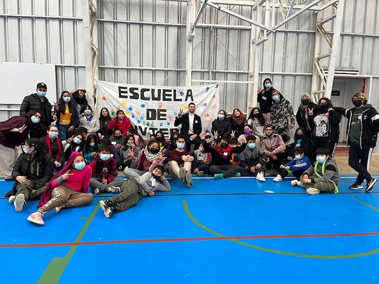 Director de la ONG Moviendo Chile por incendios en Viña del Mar: «Nuestro desafío es recolectar juguetes y elementos de recreación para los niños»