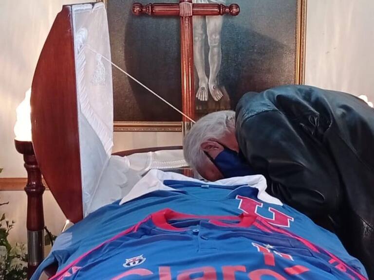 La postal que dejó el velorio de Carlos Campos: Leonel Sánchez se despidió de su viejo amigo