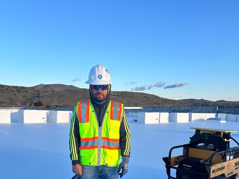 Vive en EE. UU y estudió 100% online desde Chile: ahora trabaja como un técnico profesional en Las Vegas