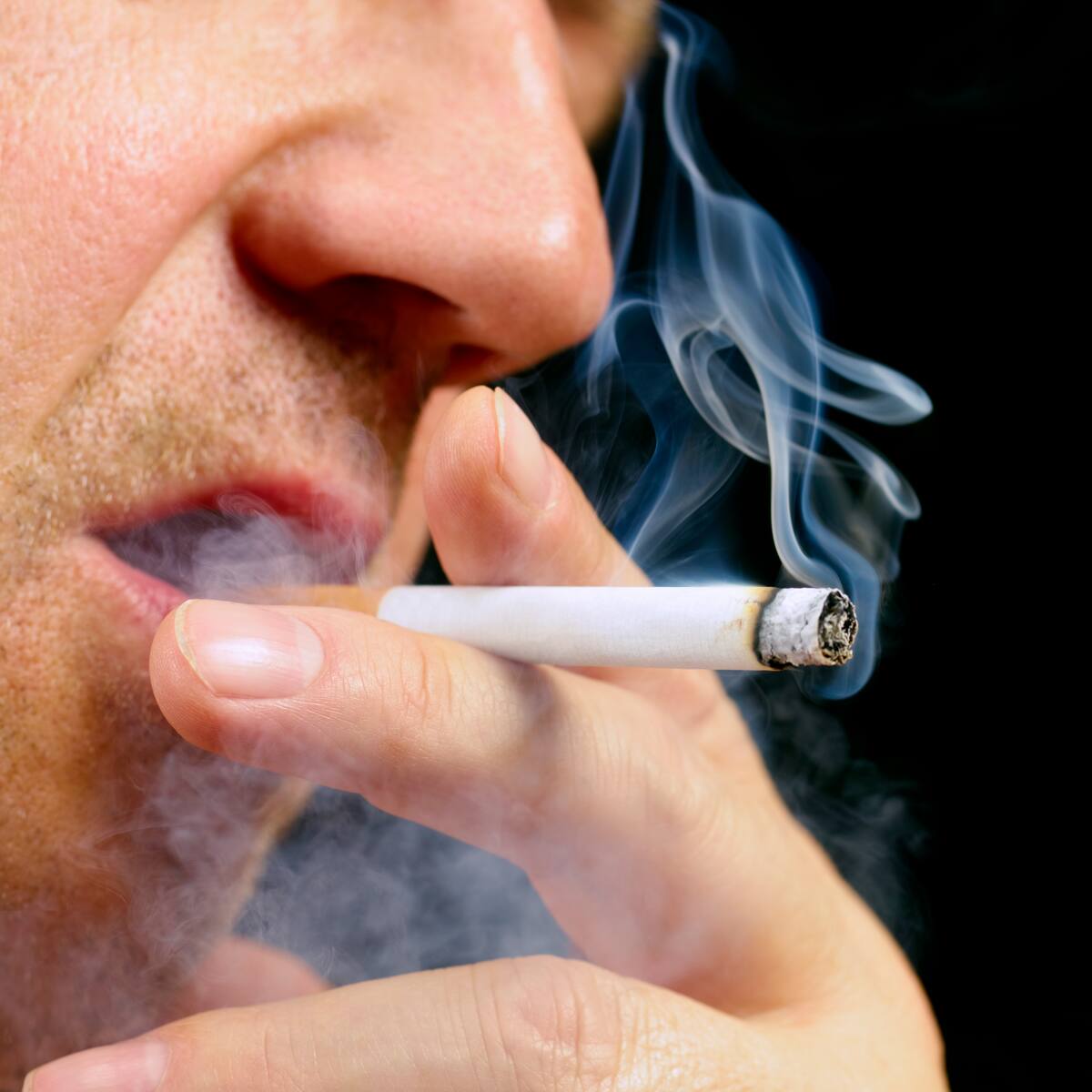 Preocupante dato en Chile: más del 50% de los fumadores consume cigarrillos de contrabando
