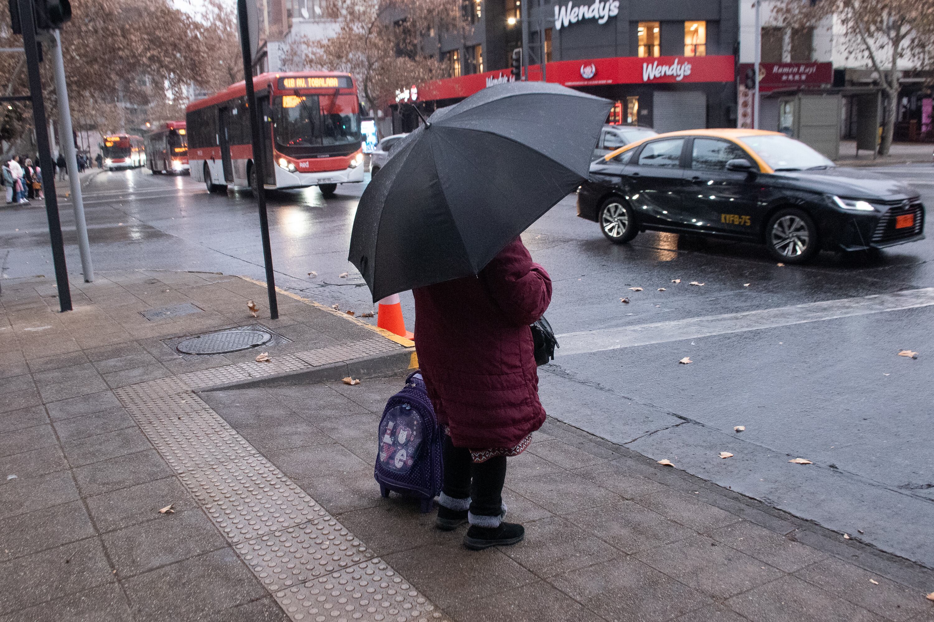 Lluvia y tormentas eléctricas en Santiago: a esta hora comenzarían las precipitaciones hoy lunes