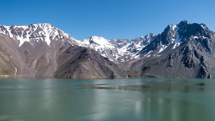 Este es el embalse en Chile que aumentó más de 63 veces su volumen tras las lluvias, comparado al año pasado