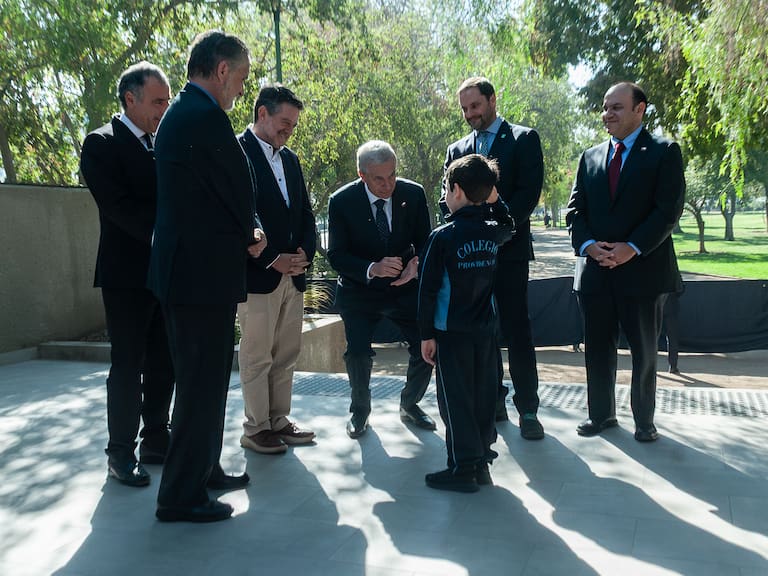 Presidente Kast reinaugura Café Literario en Providencia a seis años de ser vandalizado: esta fue la inversión