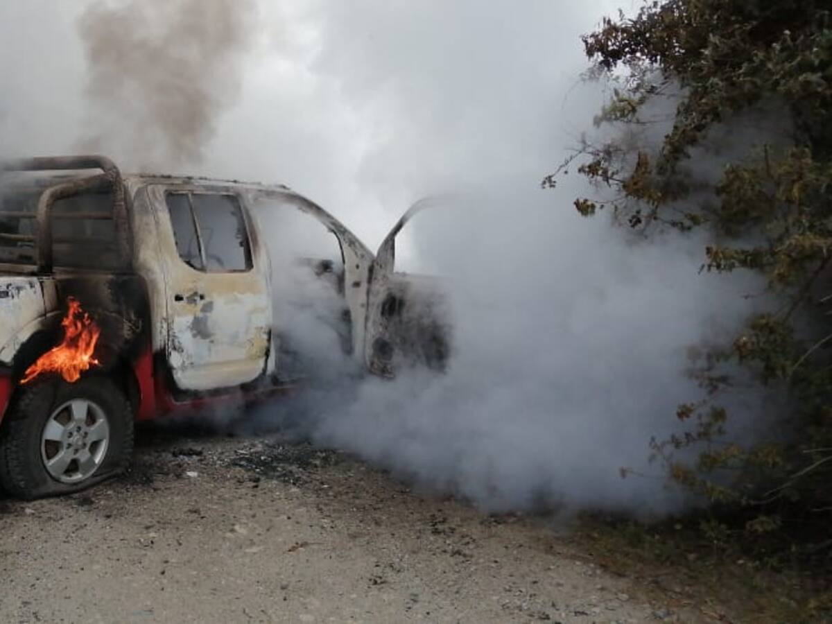Nuevo ataque incendiario en Biobío: Desconocidos quemaron maquinaria forestal y cortaron camino en Contulmo