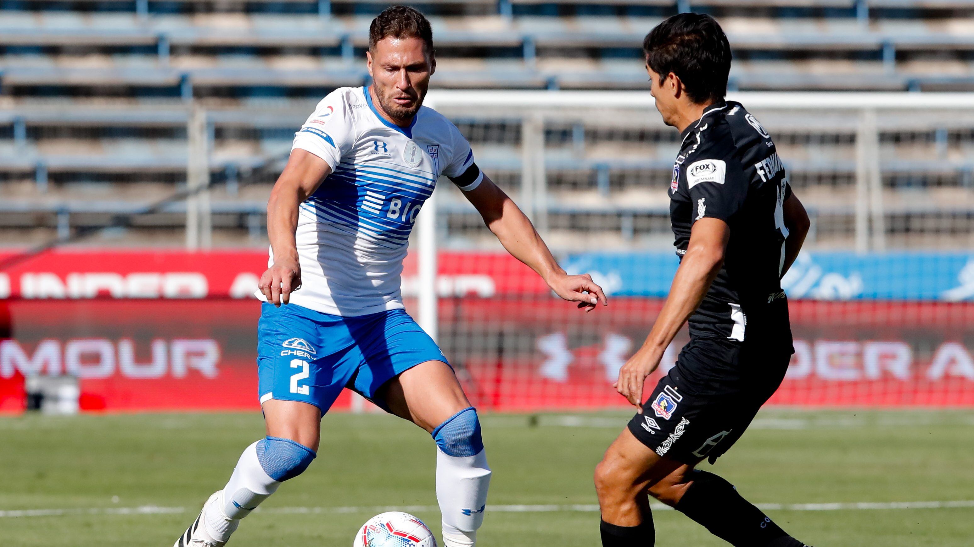 19 de Diciembre del 2020/SANTIAGOGermán Lanaro(i) y Matias Fernandez(d) ,durante el partido valido por la Vigésimo Quinta fecha del Campeonato Nacional AFP PlanVital 2020, entre Universidad Católica vs Colo Colo, disputado en el Estadio San Carlos de Apoquindo.
FOTO:FRANCISCO LONGA/AGENCIAUNO