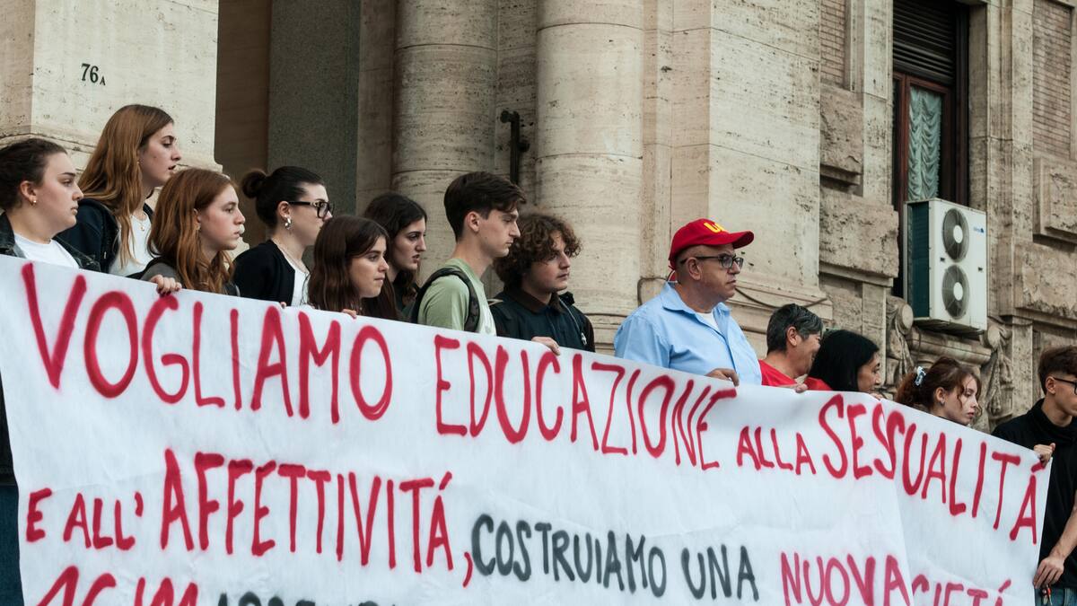 Nueva batalla cultural en Italia: proyecto propone educación sexual solo con permiso de los padres