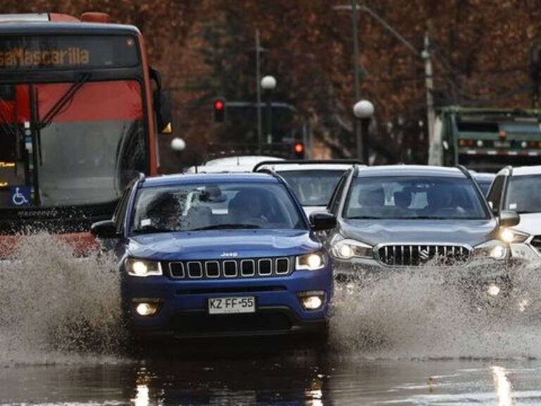 Cortes en el suministro eléctrico dejan a 24 comunas de la RM sin luz