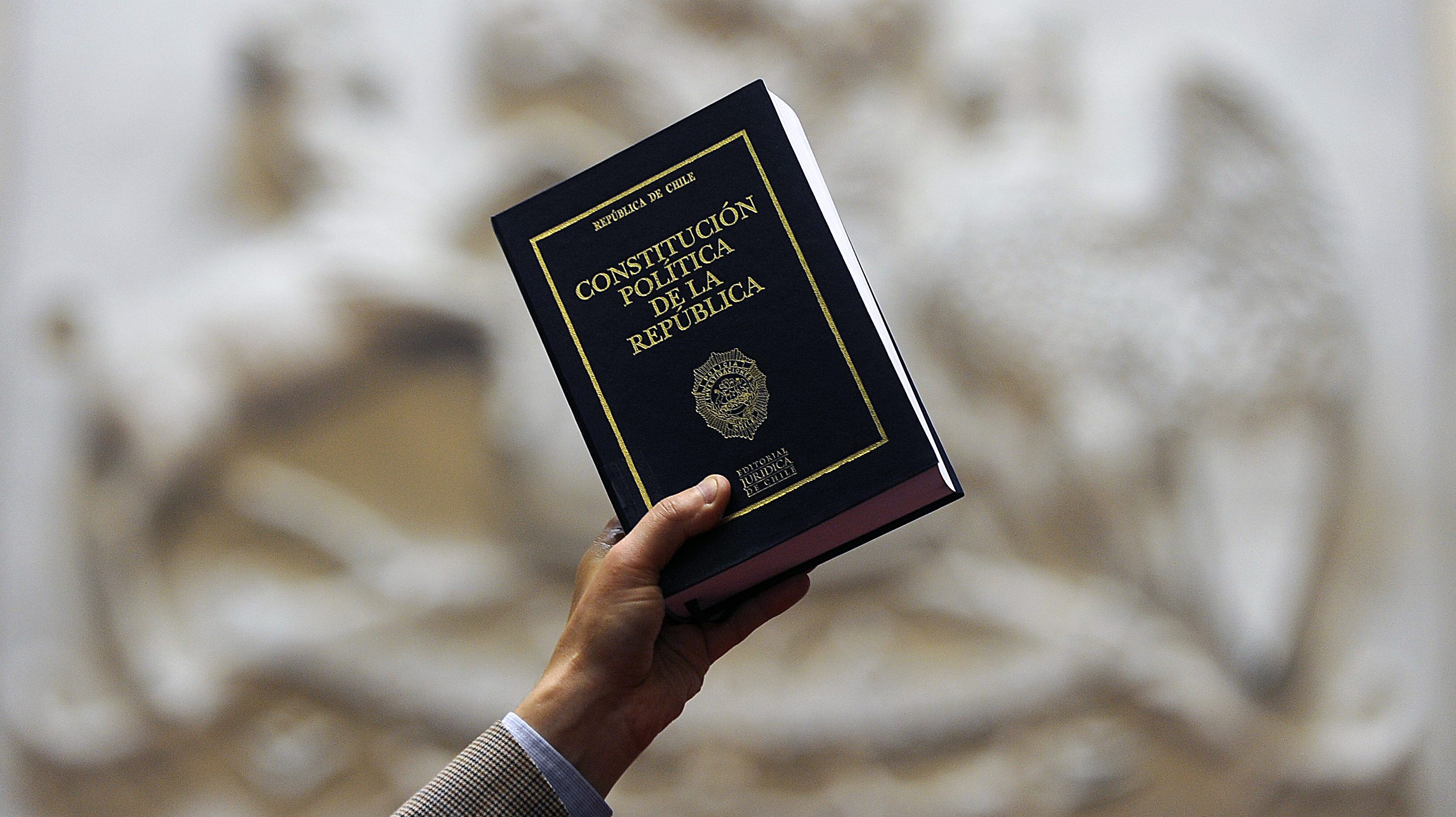 Constitución