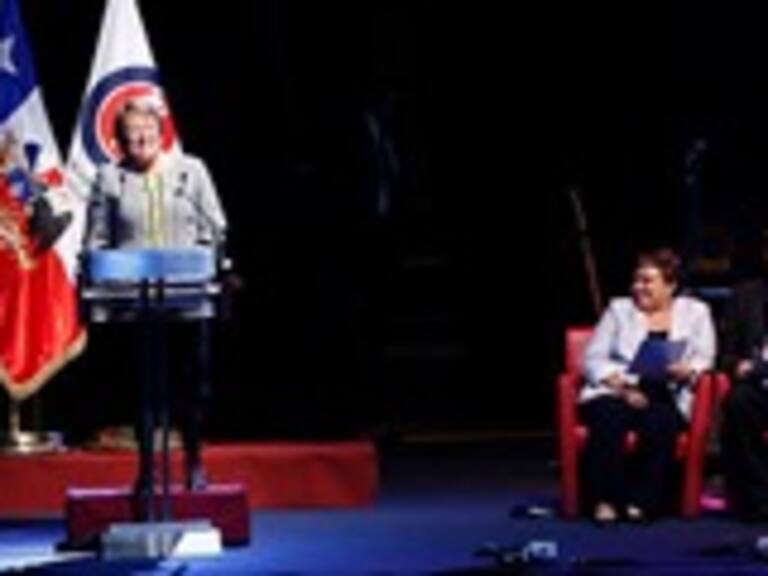 Bachelet defendió reformas de su administración ante empresarios de la APEC