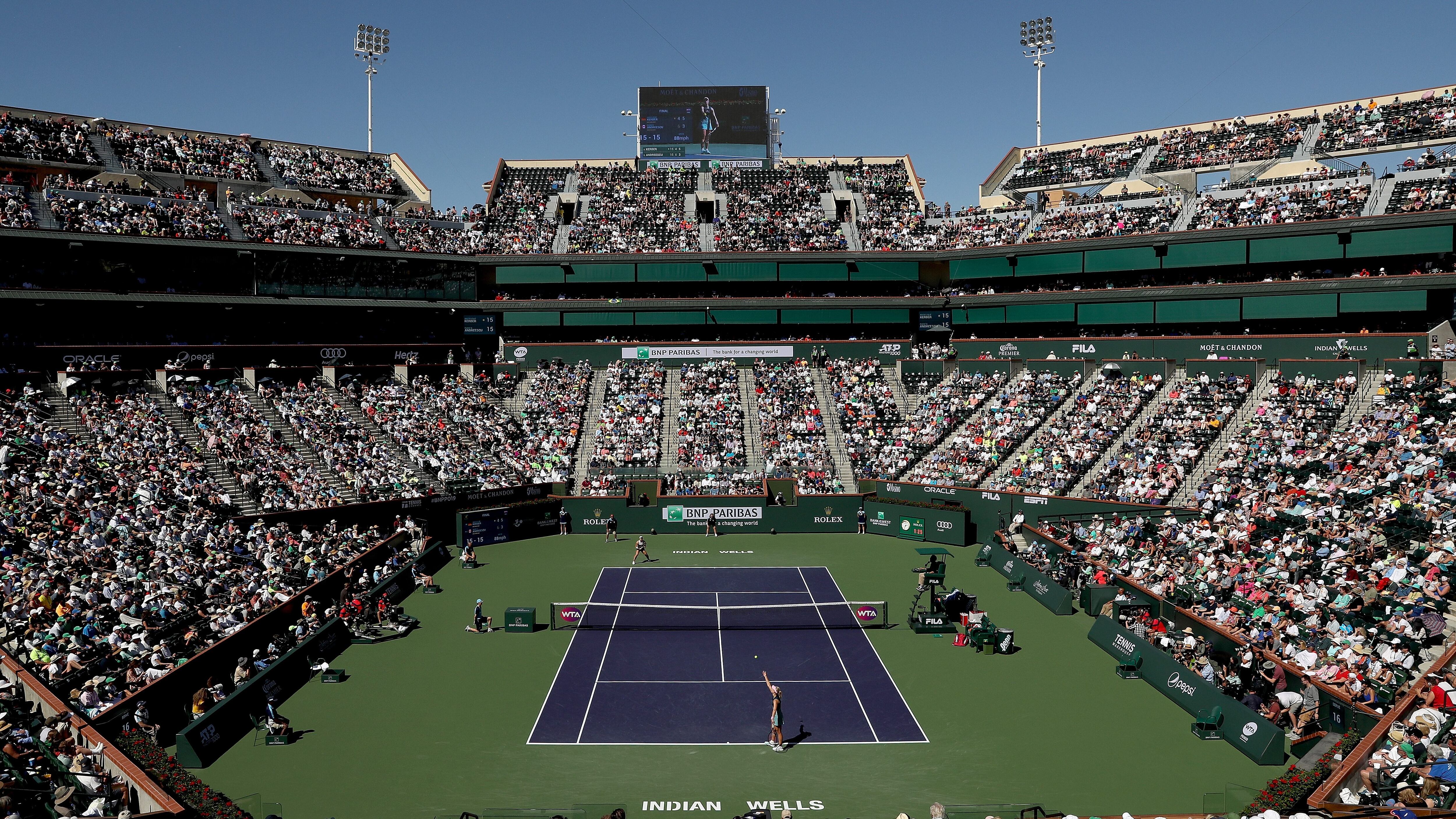 INDIAN WELLS, CALIFORNIA - MARCH 17: Angelique Kerber of Germany serves to Bianca Andreescu of Canada during the women's final of the BNP Paribas Open at the Indian Wells Tennis Garden on March 17, 2019 in Indian Wells, California. (Photo by Matthew Stockman/Getty Images)