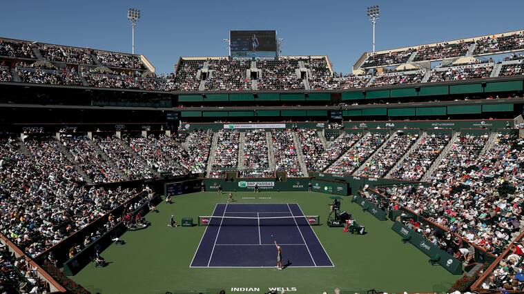INDIAN WELLS, CALIFORNIA - MARCH 17: Angelique Kerber of Germany serves to Bianca Andreescu of Canada during the women's final of the BNP Paribas Open at the Indian Wells Tennis Garden on March 17, 2019 in Indian Wells, California. (Photo by Matthew Stockman/Getty Images)