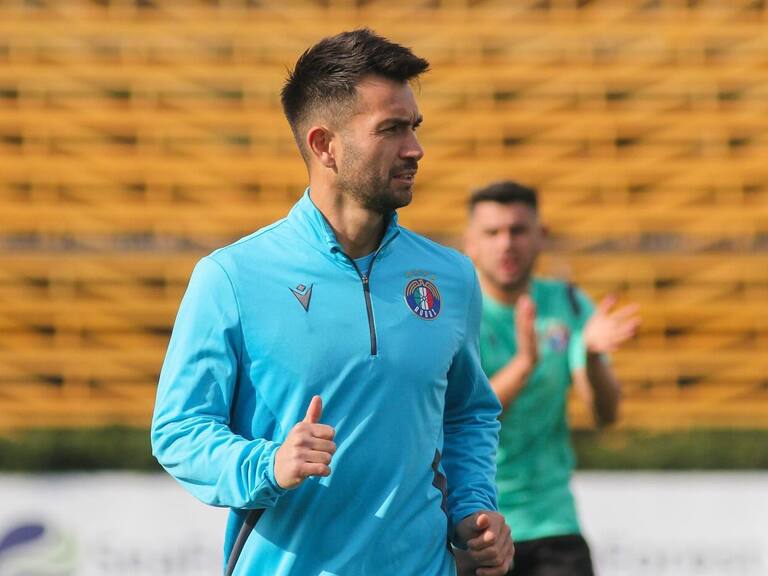 "Pude volver y retirarme con los colores de mis amores": Carlos Villanueva confirma el fin de su carrera futbolística | Instagram