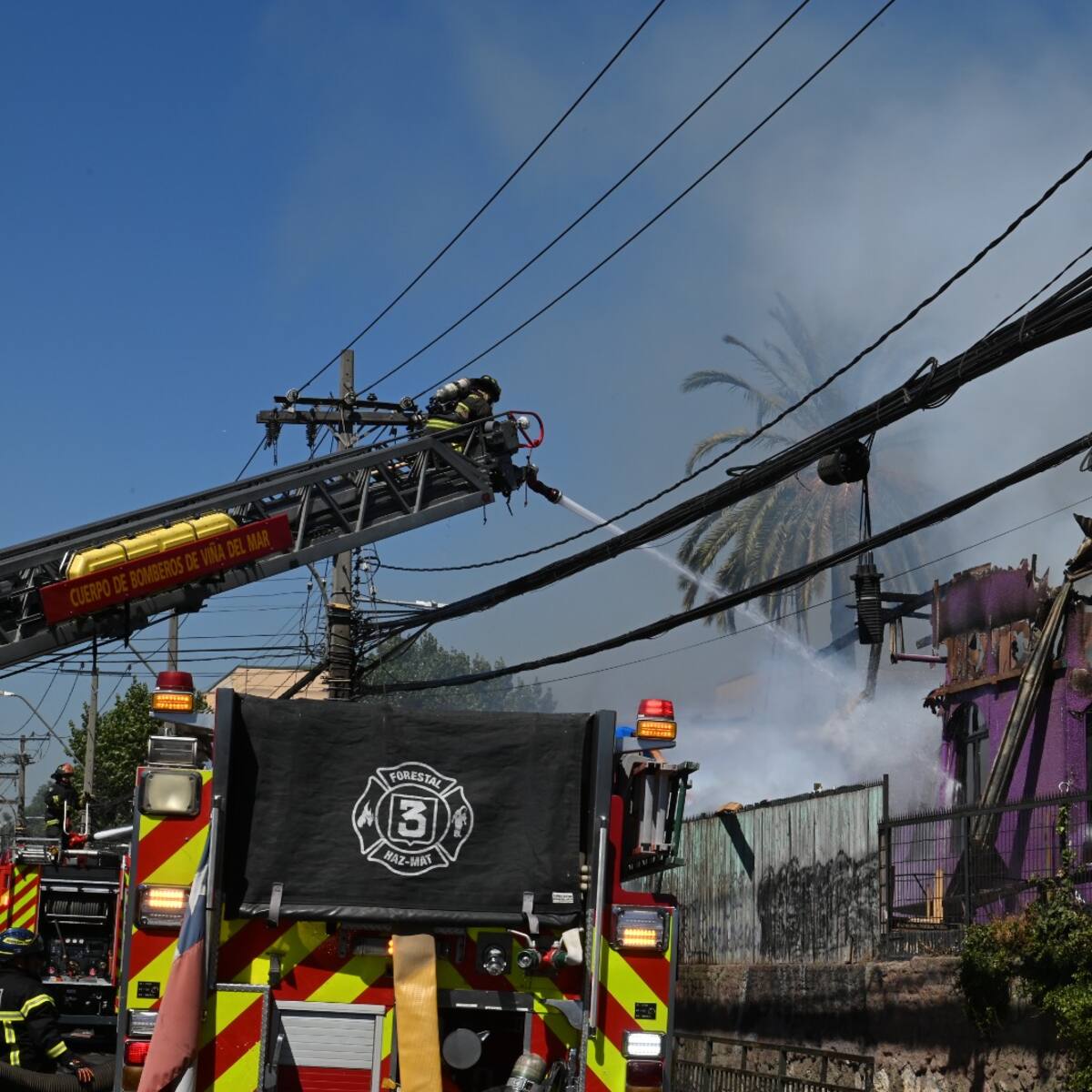 Municipio de Quilpué presenta querella por incendio provocado por fuegos artificiales de hinchas