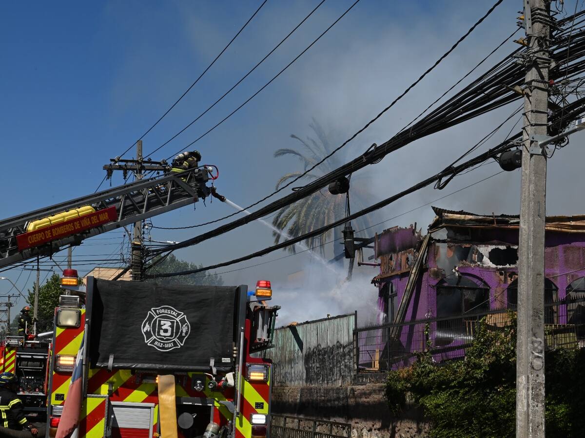 Fuegos artificiales habrían iniciado las llamas: violento incendio estructural provoca evacuación en Quilpué