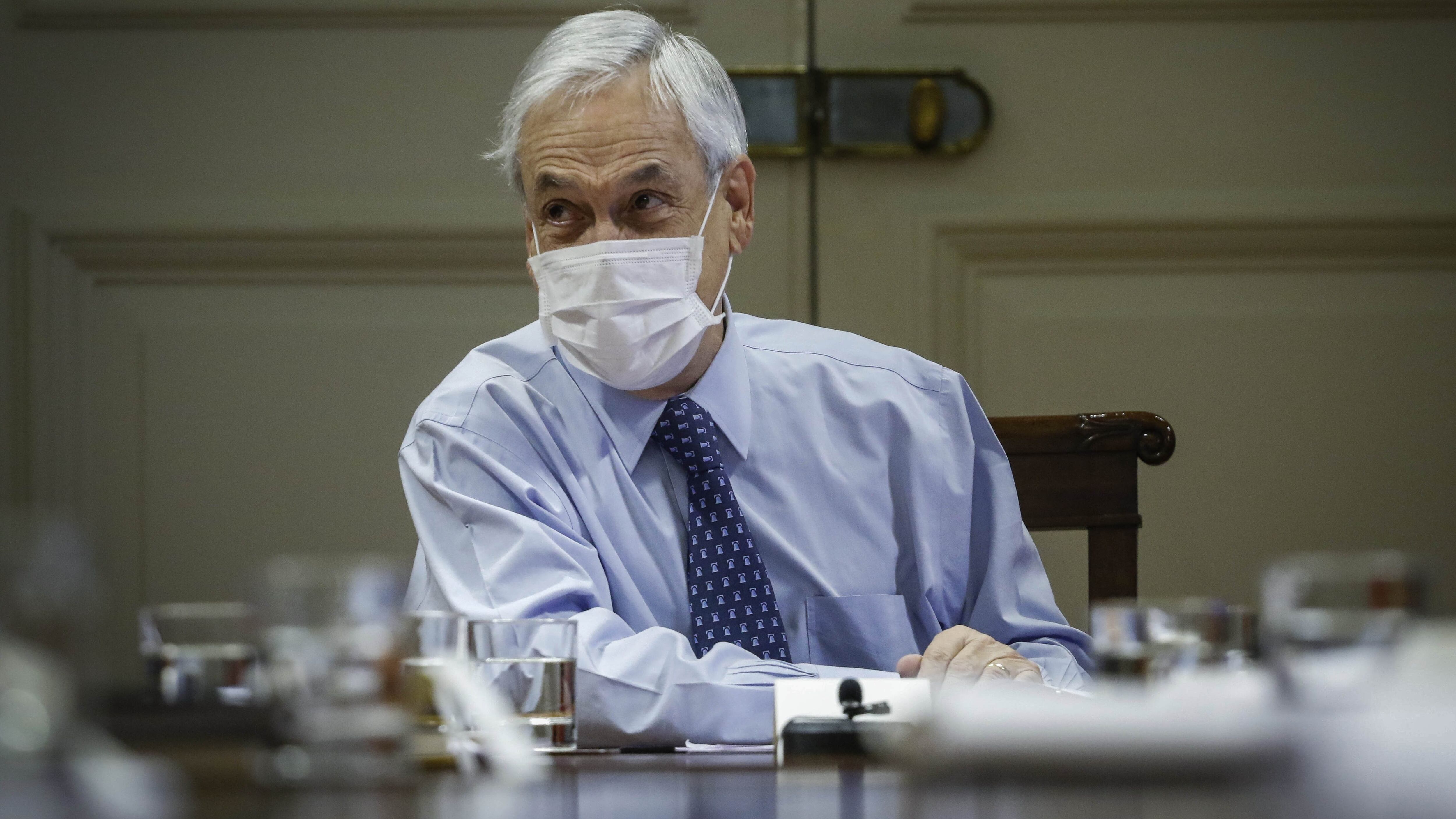 6 de abril del 2020/SANTIAGOEl Presidente de la Republica, Sebastián Piñera, conversa por videoconferencia en el Palacio de la Moneda, para poner en marchael nuevo Hospital de Padre Las Casas.
FOTO: SEBASTIAN BELTRAN GAETE/AGENCIAUNO